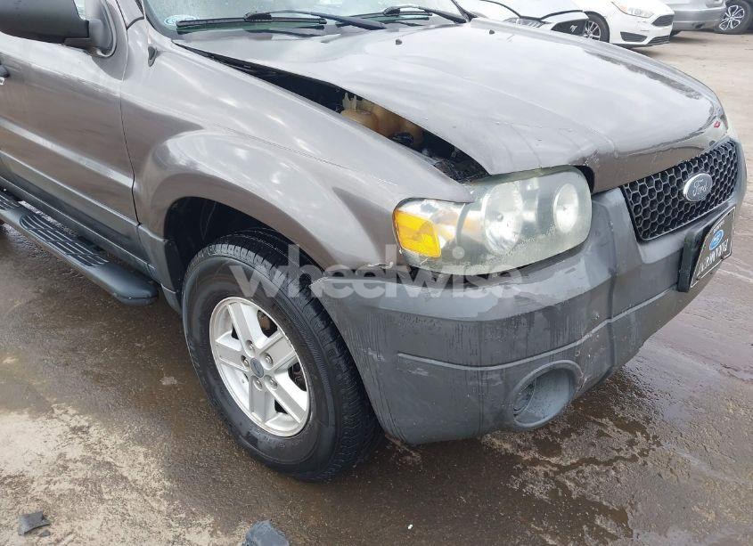 Photo 17 of 2005 Ford Escape XLS (VIN 1FMYU92Z35KA20497)