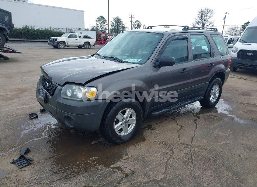 Photo 2 of 2005 Ford Escape XLS (VIN 1FMYU92Z35KA20497)