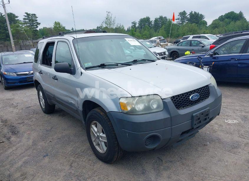 2005 Ford Escape XLS (VIN 1FMYU92Z35KC10851) main photo
