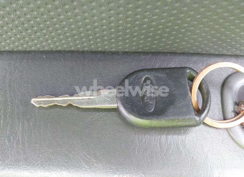 Photo 11 of 2005 Ford Escape XLS (VIN 1FMYU92Z35KC10851)