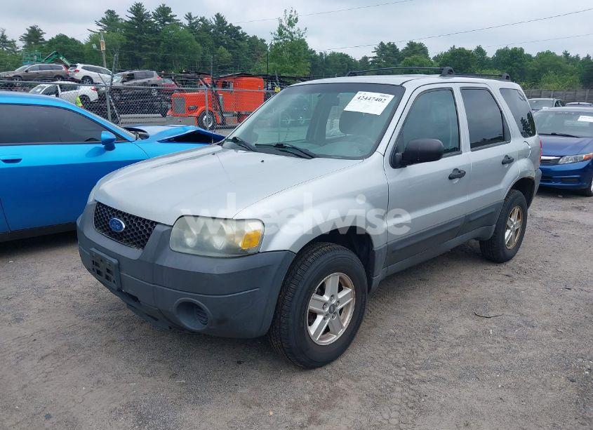 Photo 2 of 2005 Ford Escape XLS (VIN 1FMYU92Z35KC10851)
