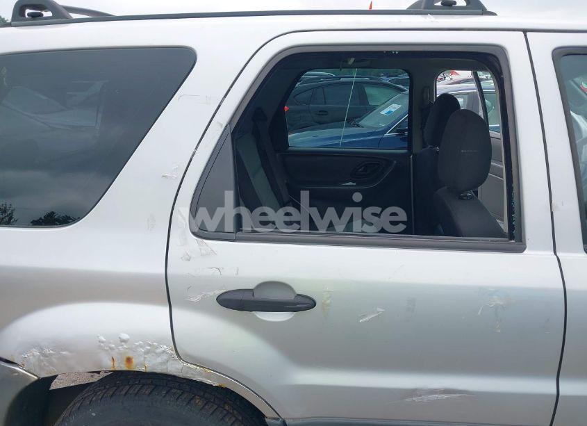 Photo 6 of 2005 Ford Escape XLS (VIN 1FMYU92Z35KC10851)