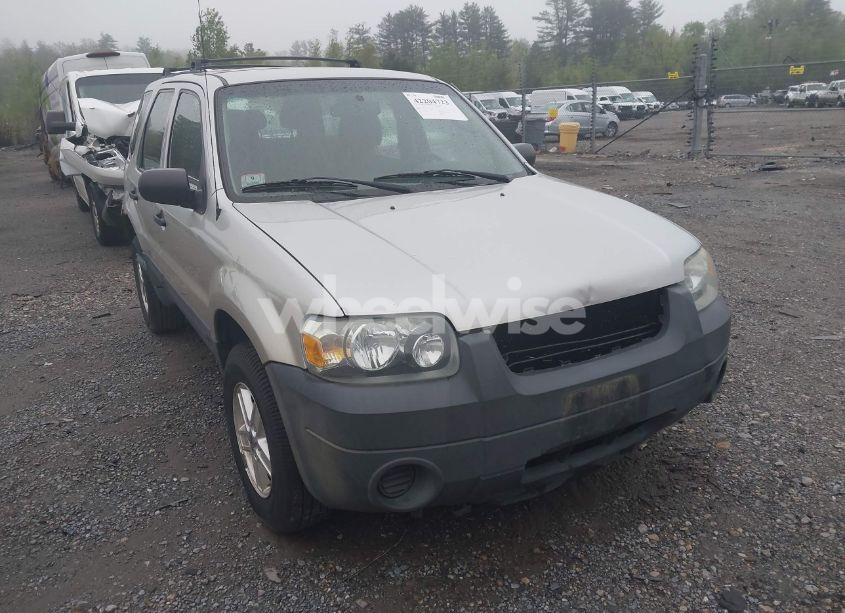 2005 Ford Escape XLS (VIN 1FMYU92Z45KA36384) main photo