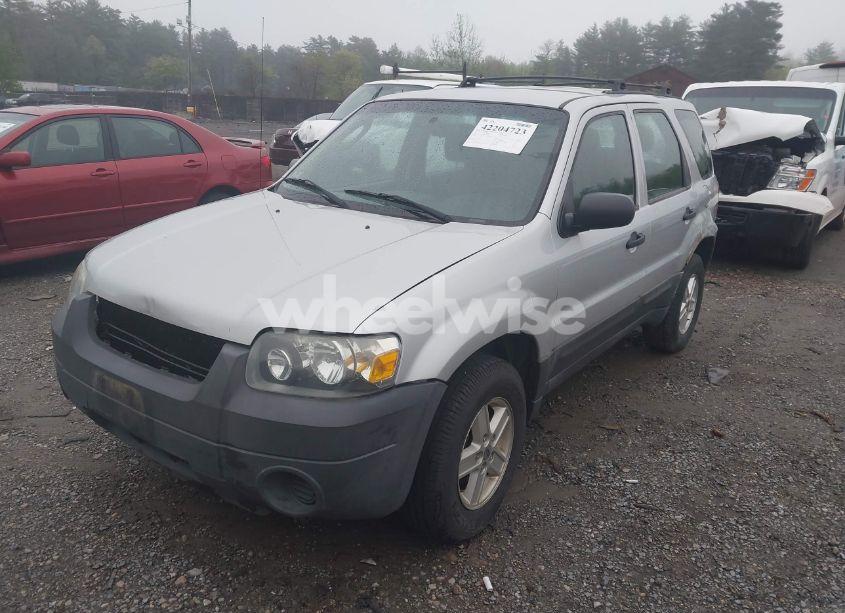 Photo 2 of 2005 Ford Escape XLS (VIN 1FMYU92Z45KA36384)