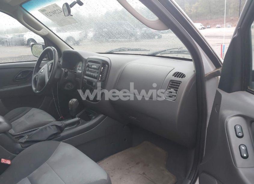 Photo 5 of 2005 Ford Escape XLS (VIN 1FMYU92Z45KA36384)