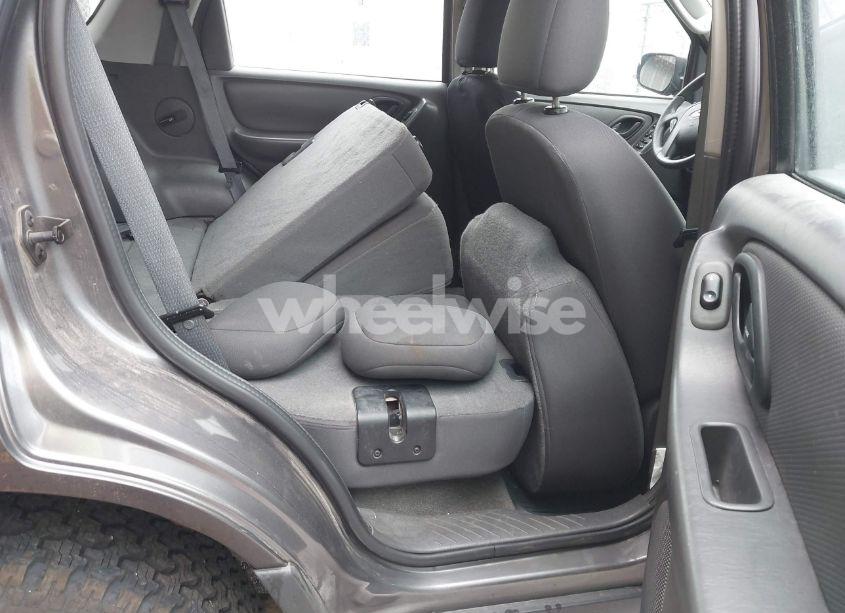 Photo 8 of 2006 Ford Escape XLS/XLS MANUAL (VIN 1FMYU92Z46KD48075)