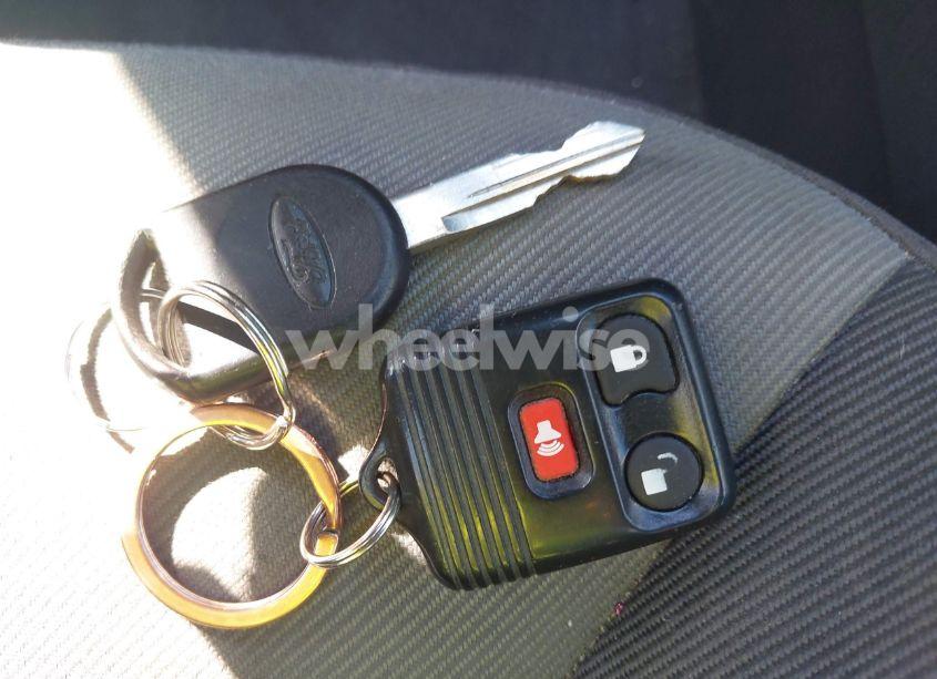 Photo 11 of 2005 Ford Escape XLS (VIN 1FMYU92Z65DA19297)