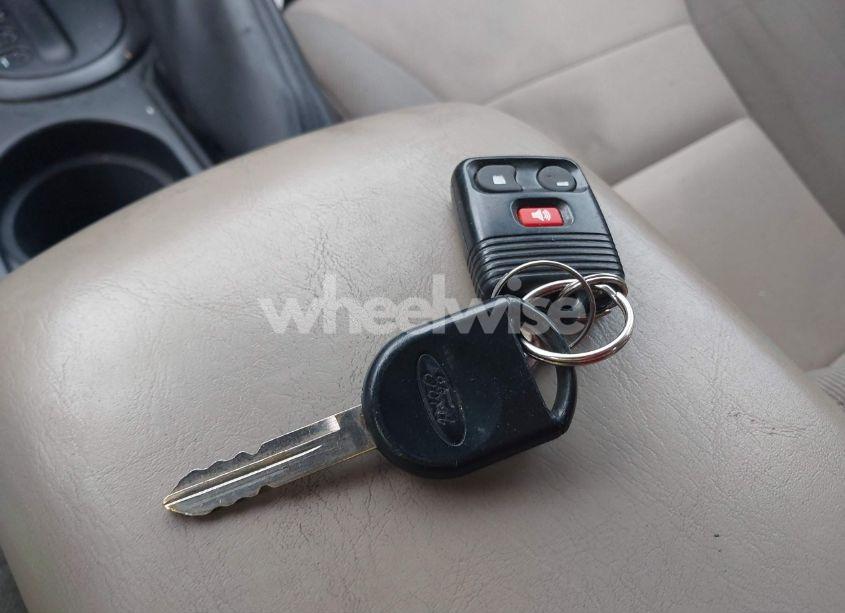 Photo 11 of 2005 Ford Escape XLS (VIN 1FMYU92Z65KB29374)