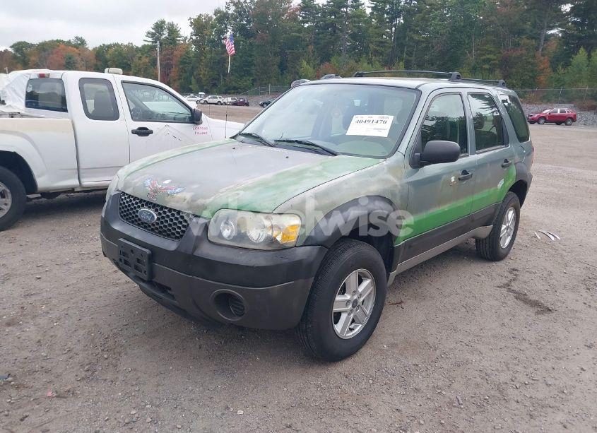 Photo 2 of 2005 Ford Escape XLS (VIN 1FMYU92Z65KB29374)