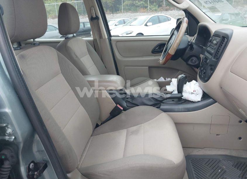 Photo 5 of 2005 Ford Escape XLS (VIN 1FMYU92Z65KB29374)