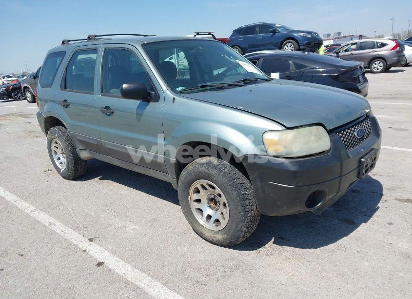 2005 Ford Escape XLS (VIN 1FMYU92Z75DA03268) main photo