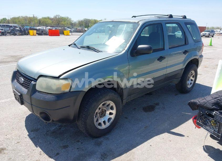 Photo 2 of 2005 Ford Escape XLS (VIN 1FMYU92Z75DA03268)