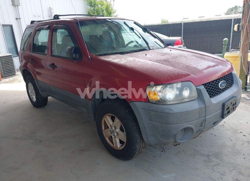2005 Ford Escape XLS (VIN 1FMYU92Z75DA05019) main photo