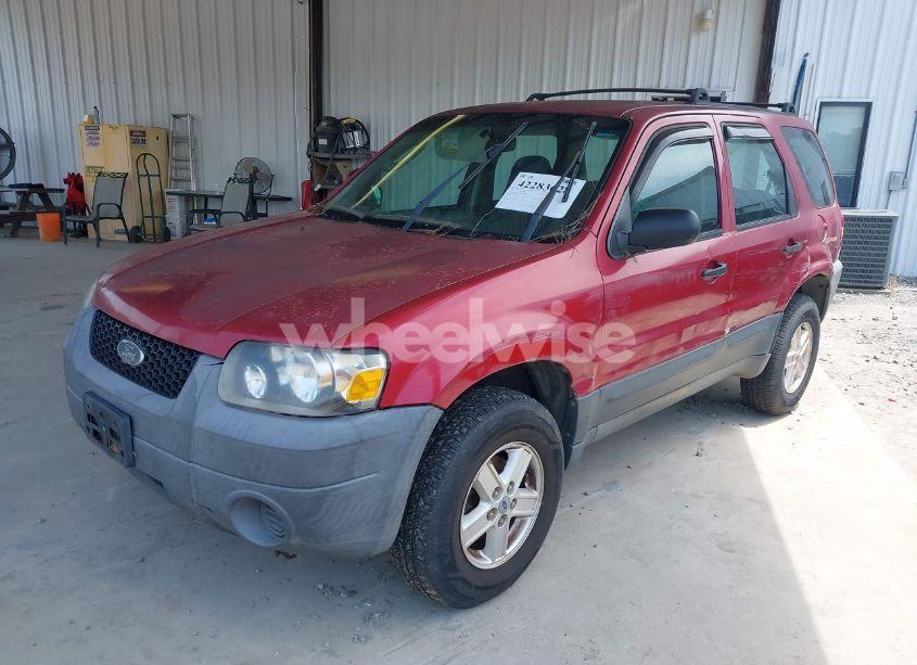 Photo 2 of 2005 Ford Escape XLS (VIN 1FMYU92Z75DA05019)