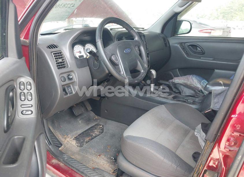 Photo 5 of 2005 Ford Escape XLS (VIN 1FMYU92Z75DA05019)