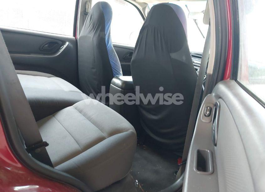 Photo 8 of 2005 Ford Escape XLS (VIN 1FMYU92Z75DA05019)