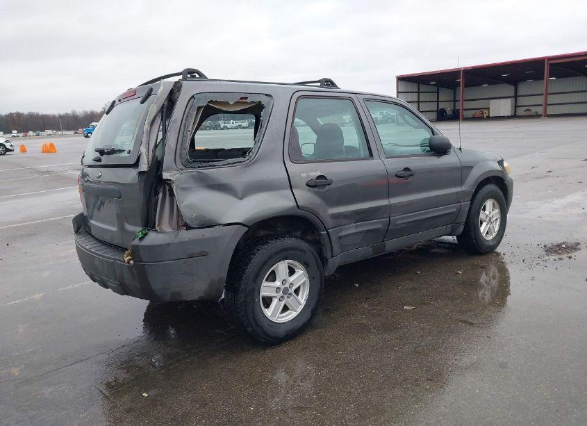 Photo 4 of 2005 Ford Escape XLS (VIN 1FMYU92Z75KA76006)