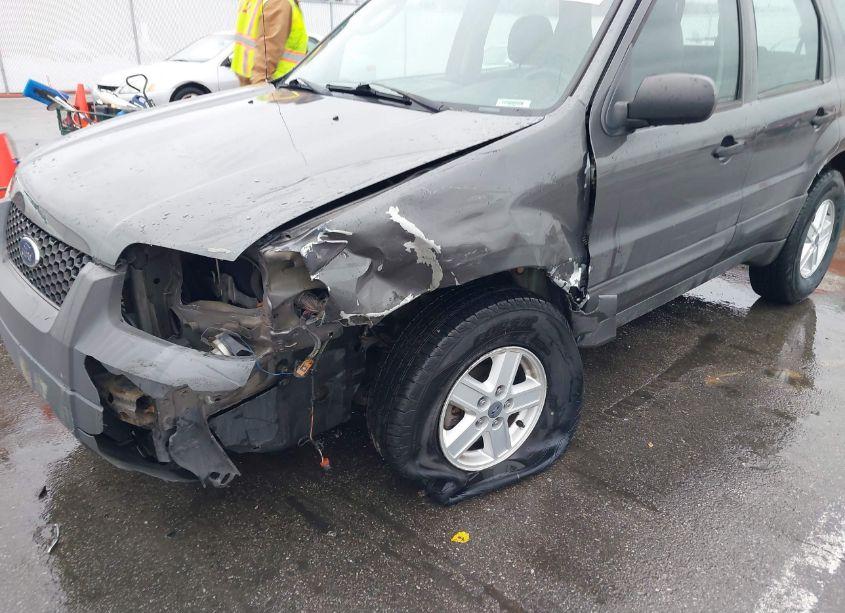 Photo 6 of 2005 Ford Escape XLS (VIN 1FMYU92Z75KA76006)