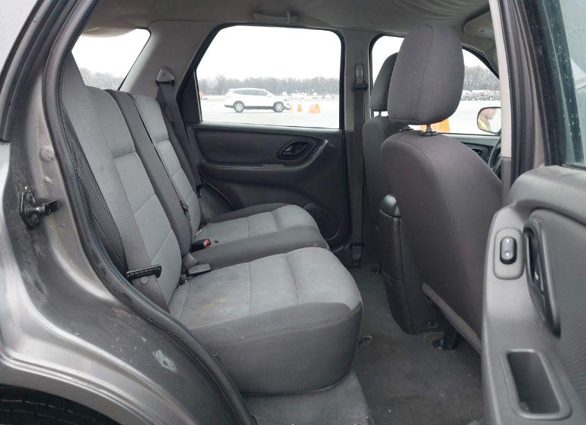 Photo 8 of 2005 Ford Escape XLS (VIN 1FMYU92Z75KA76006)