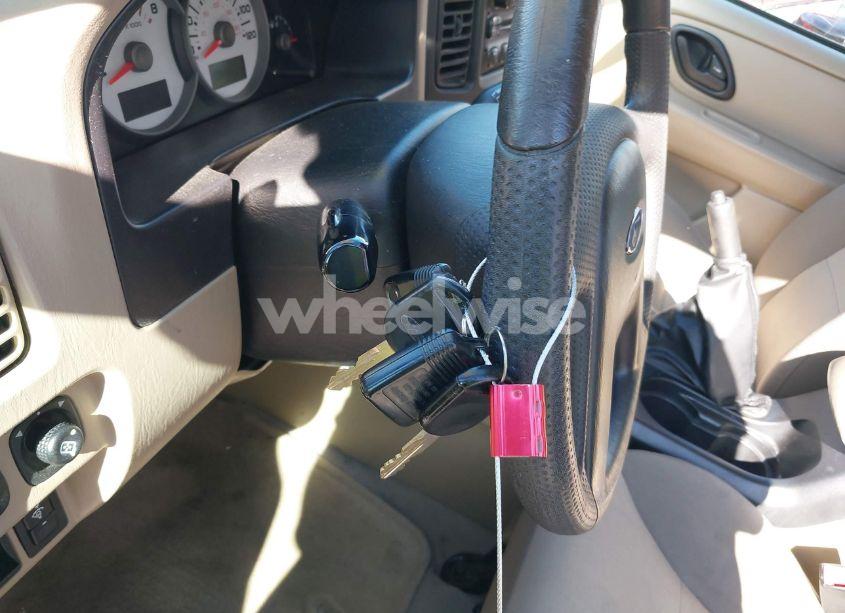 Photo 11 of 2005 Ford Escape XLS (VIN 1FMYU92Z75KA80475)