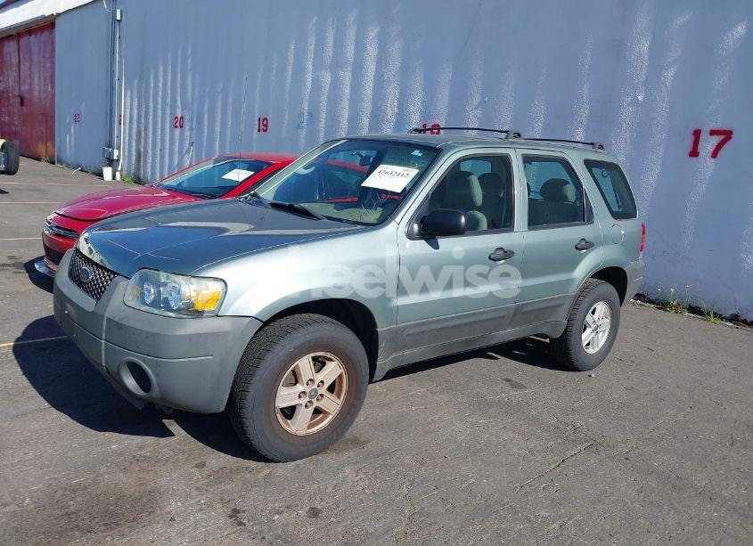 Photo 2 of 2005 Ford Escape XLS (VIN 1FMYU92Z75KA80475)