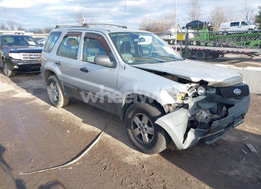 2005 Ford Escape XLS (VIN 1FMYU92Z95KB15985) main photo