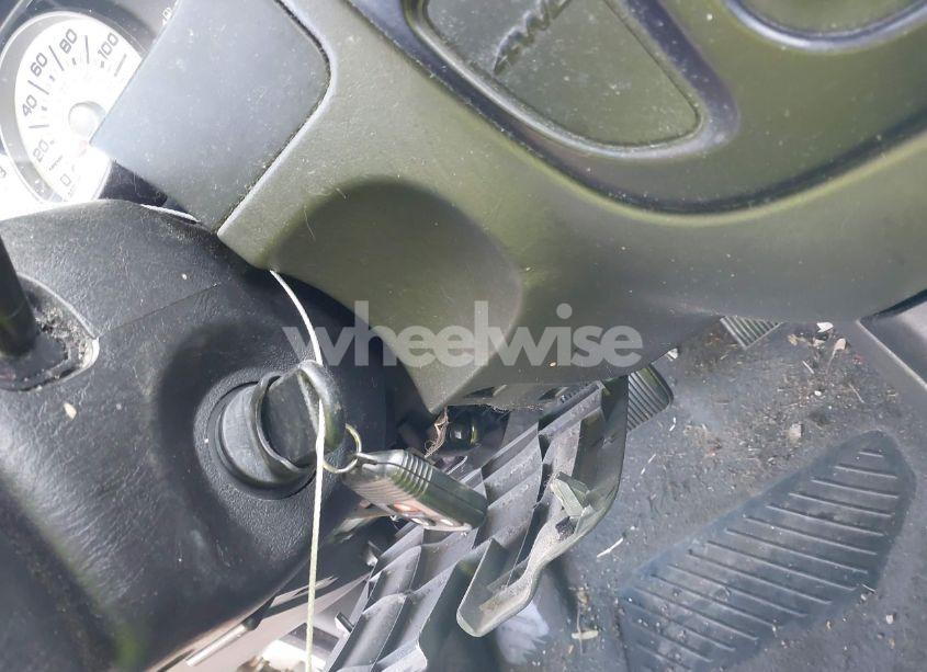 Photo 11 of 2005 Ford Escape XLS (VIN 1FMYU92Z95KB15985)