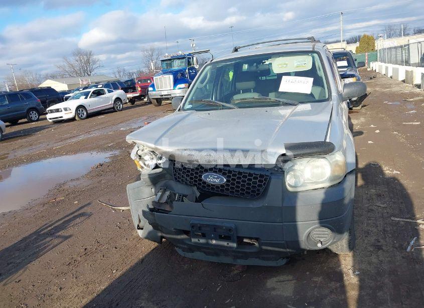 Photo 12 of 2005 Ford Escape XLS (VIN 1FMYU92Z95KB15985)