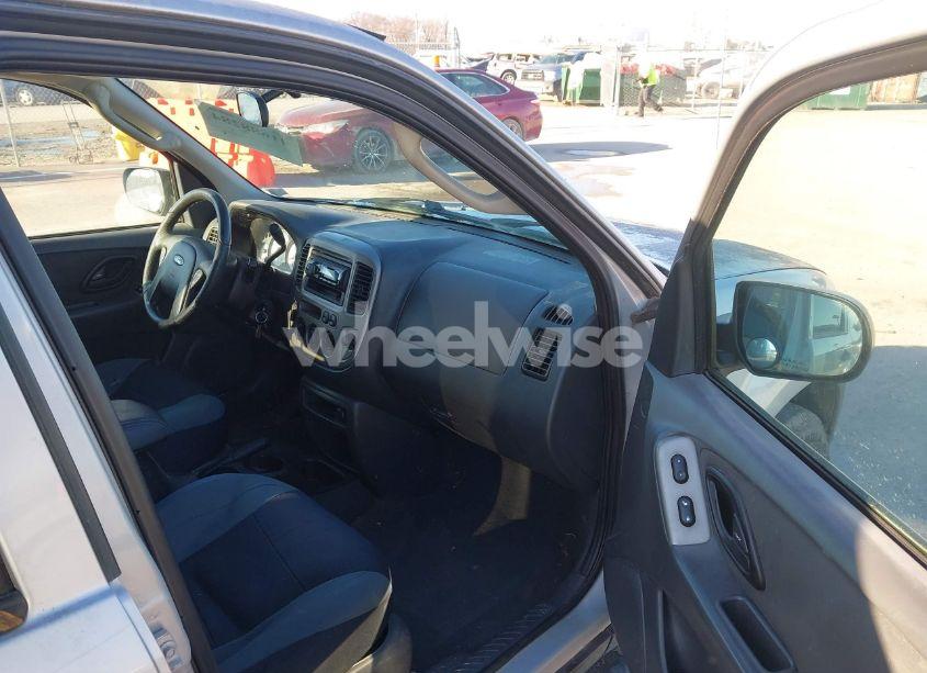 Photo 5 of 2003 Ford Escape XLT (VIN 1FMYU93103KE04033)