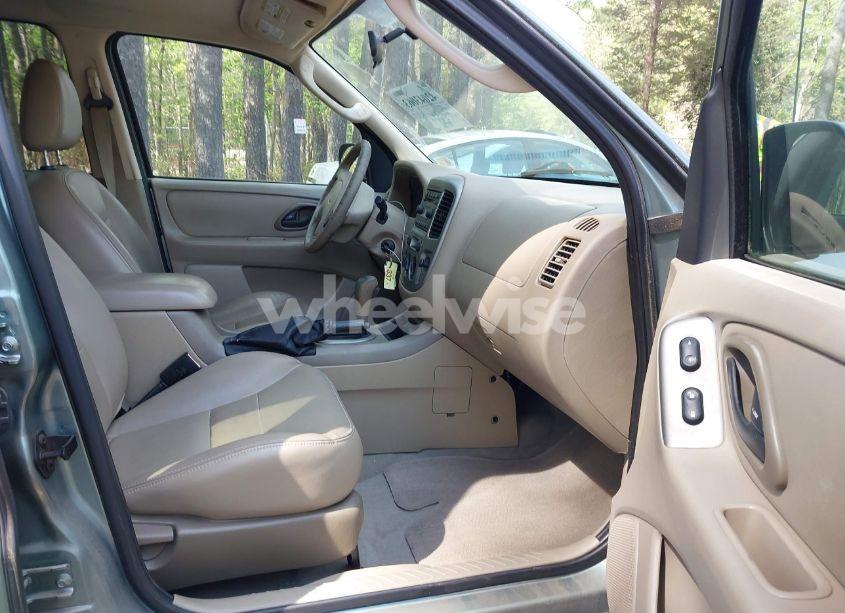 Photo 5 of 2005 Ford Escape XLT (VIN 1FMYU93105DA09261)