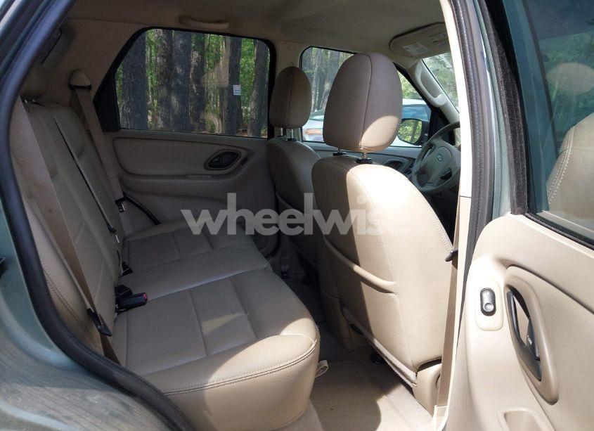 Photo 8 of 2005 Ford Escape XLT (VIN 1FMYU93105DA09261)