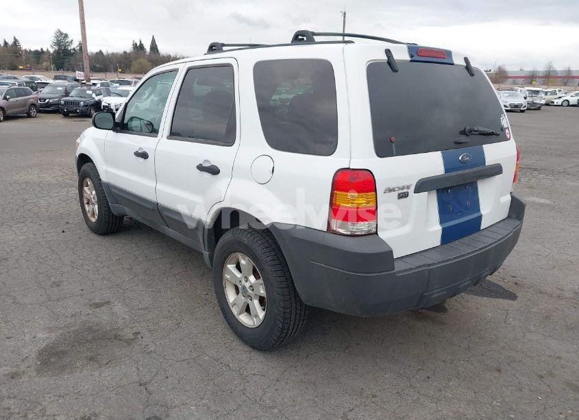 Photo 3 of 2005 Ford Escape XLT (VIN 1FMYU93105KA75028)