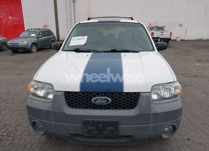 Photo 6 of 2005 Ford Escape XLT (VIN 1FMYU93105KA75028)