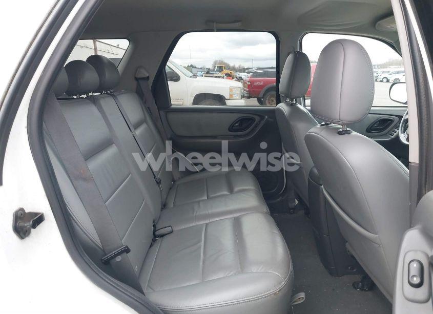 Photo 8 of 2005 Ford Escape XLT (VIN 1FMYU93105KA75028)