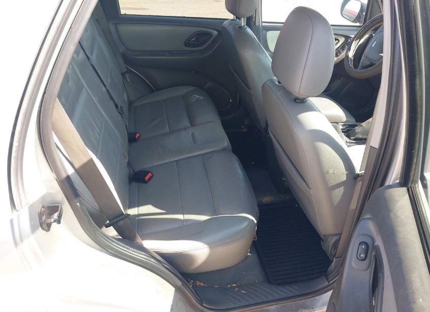 Photo 8 of 2005 Ford Escape XLT (VIN 1FMYU93105KB20890)