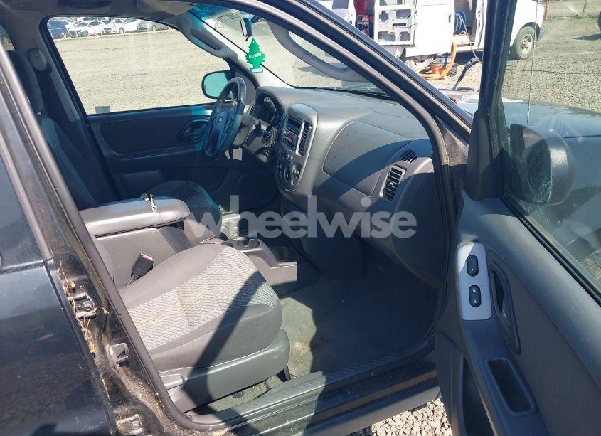 Photo 5 of 2003 Ford Escape XLT (VIN 1FMYU93113KC18744)