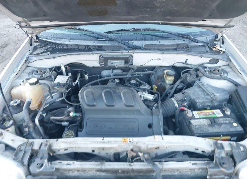 Photo 10 of 2004 Ford Escape XLT (VIN 1FMYU93114KB42606)