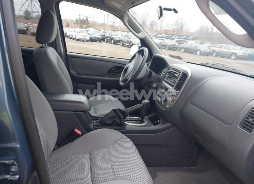 Photo 5 of 2005 Ford Escape XLT (VIN 1FMYU93115KA08907)