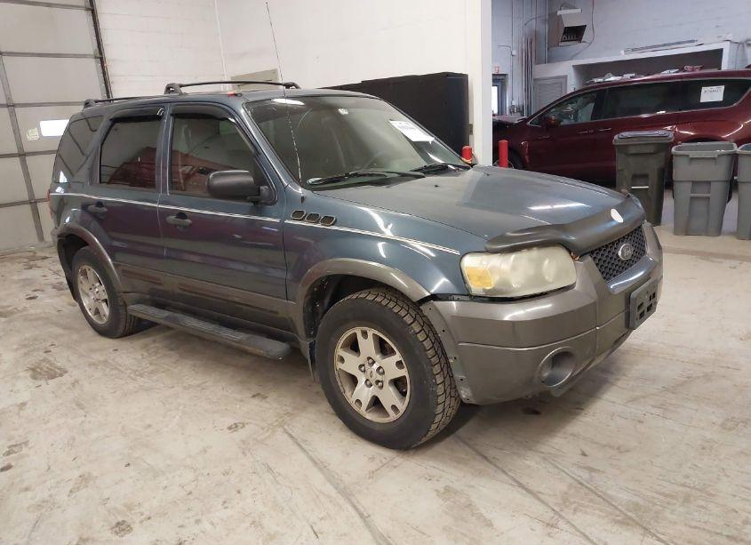 2005 Ford Escape XLT (VIN 1FMYU93115KB05430) main photo