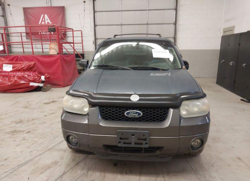 Photo 13 of 2005 Ford Escape XLT (VIN 1FMYU93115KB05430)