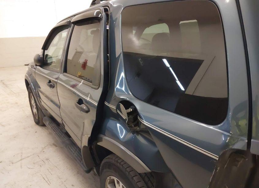 Photo 18 of 2005 Ford Escape XLT (VIN 1FMYU93115KB05430)