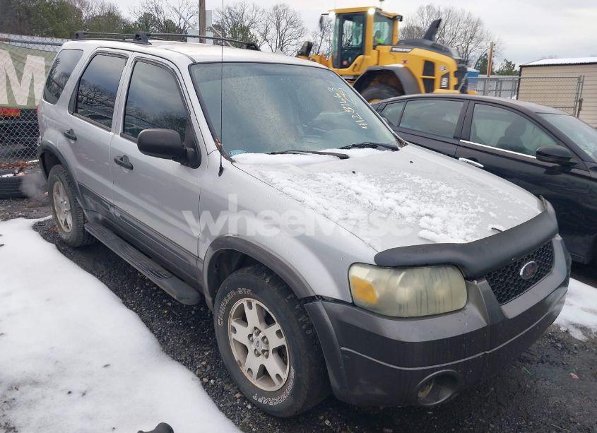 2005 Ford Escape XLT (VIN 1FMYU93115KB07405) main photo