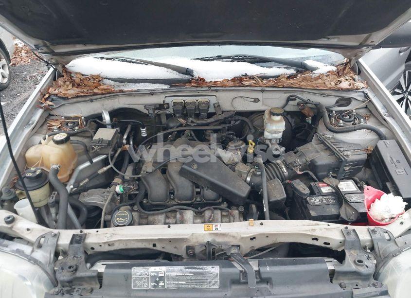 Photo 10 of 2005 Ford Escape XLT (VIN 1FMYU93115KB07405)
