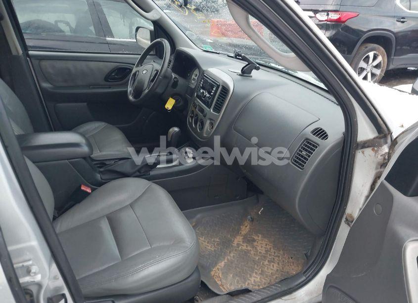 Photo 5 of 2005 Ford Escape XLT (VIN 1FMYU93115KB07405)