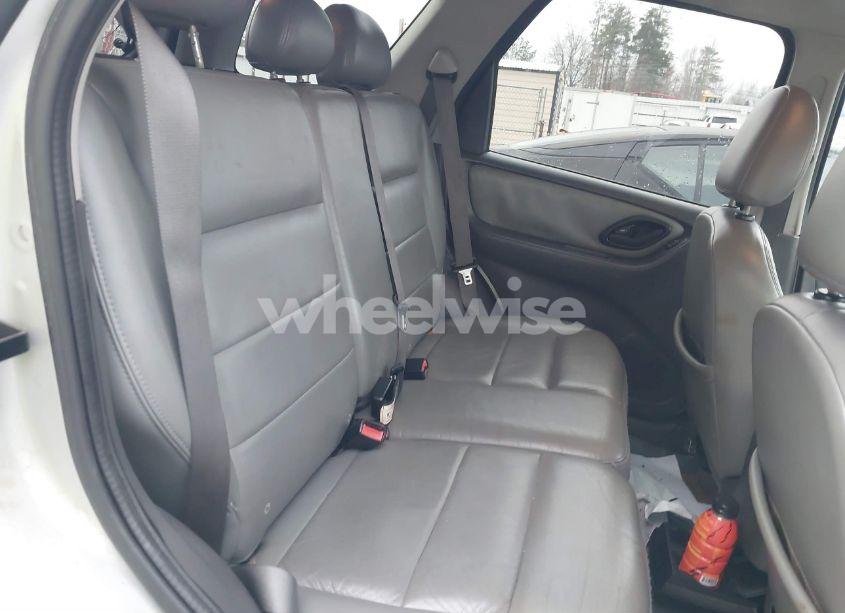 Photo 8 of 2005 Ford Escape XLT (VIN 1FMYU93115KB07405)