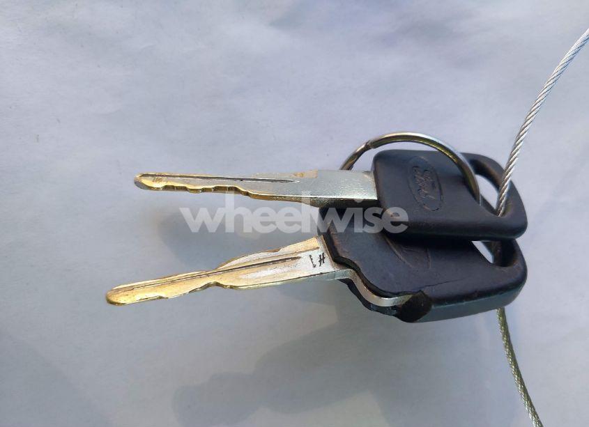 Photo 11 of 2004 Ford Escape XLT (VIN 1FMYU93124KA27643)