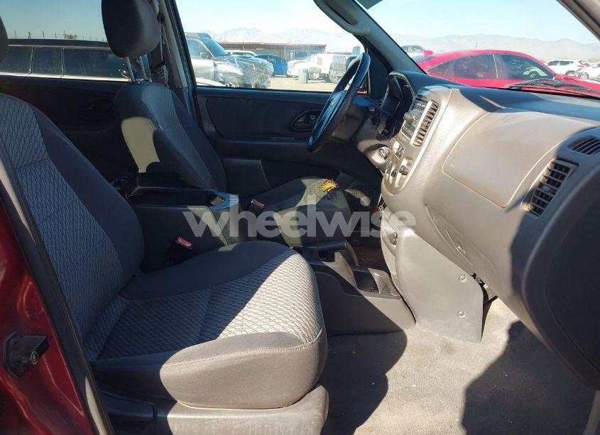 Photo 5 of 2004 Ford Escape XLT (VIN 1FMYU93124KA27643)