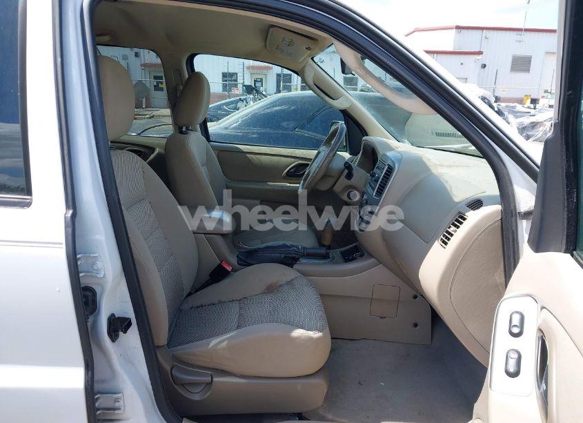 Photo 5 of 2005 Ford Escape XLT (VIN 1FMYU93125DA22612)