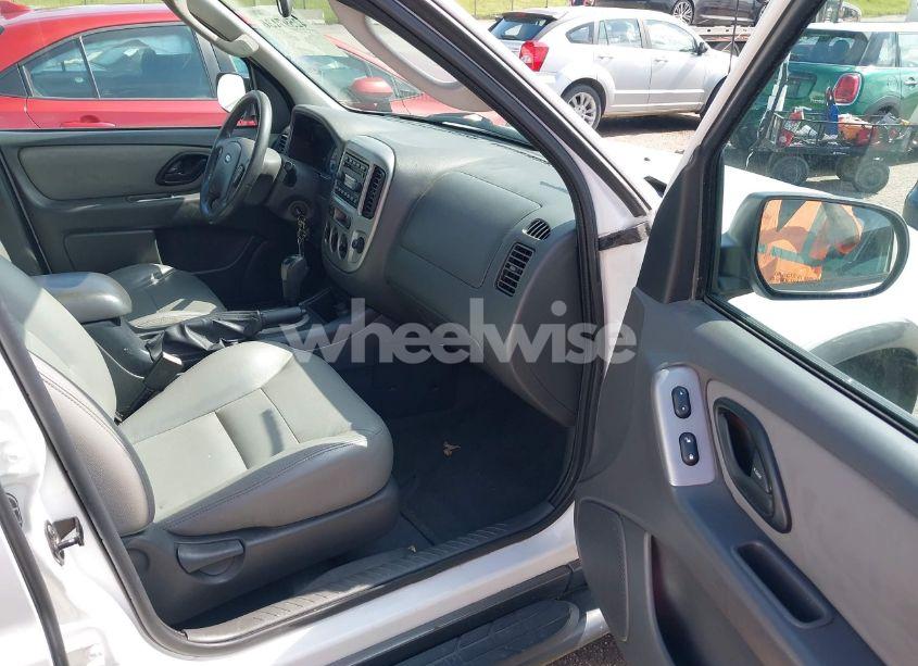 Photo 5 of 2005 Ford Escape XLT (VIN 1FMYU93125KA69876)