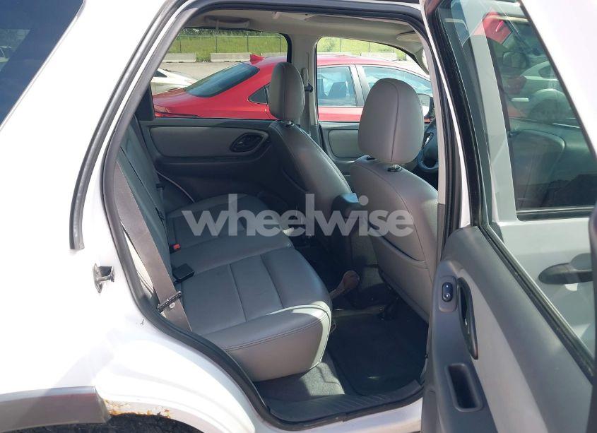 Photo 8 of 2005 Ford Escape XLT (VIN 1FMYU93125KA69876)